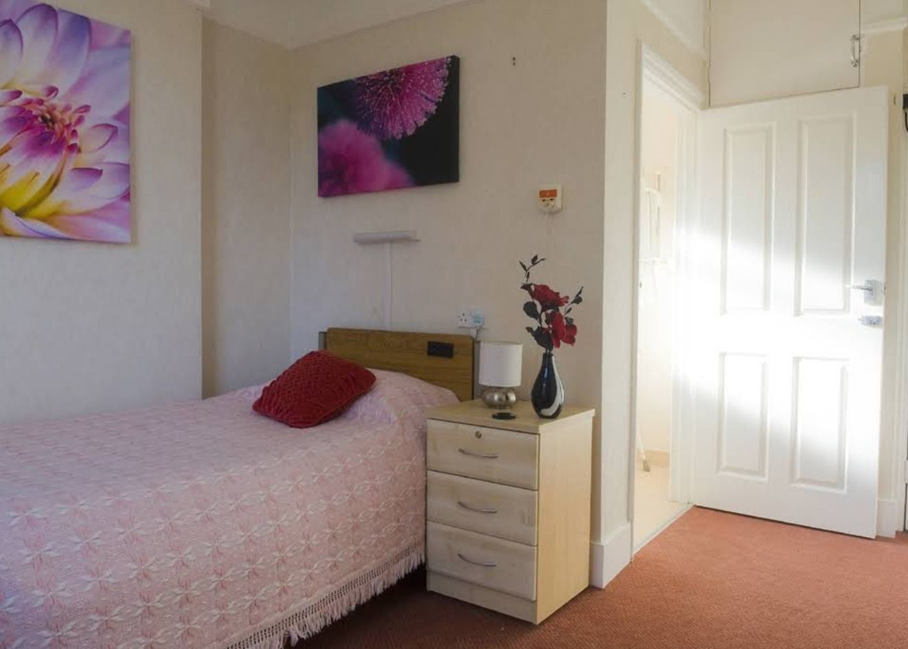 Image shows a dementia care vacancy at Heaton House